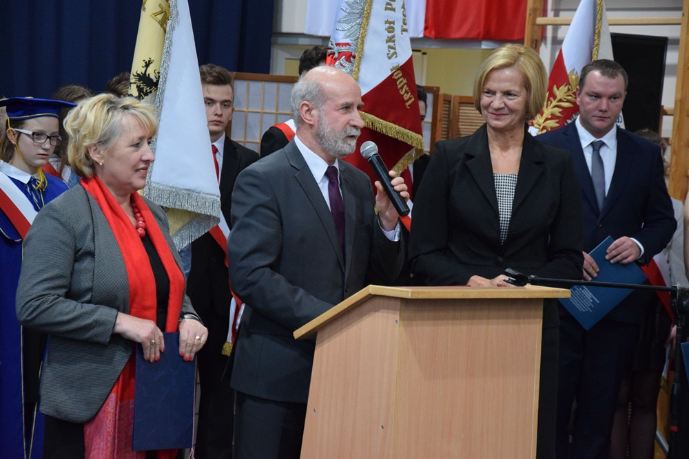 Jubileusz 35-lecia ZSP w Somoninie. Były podziękowania, gratulacje, tort i występ absolwentów