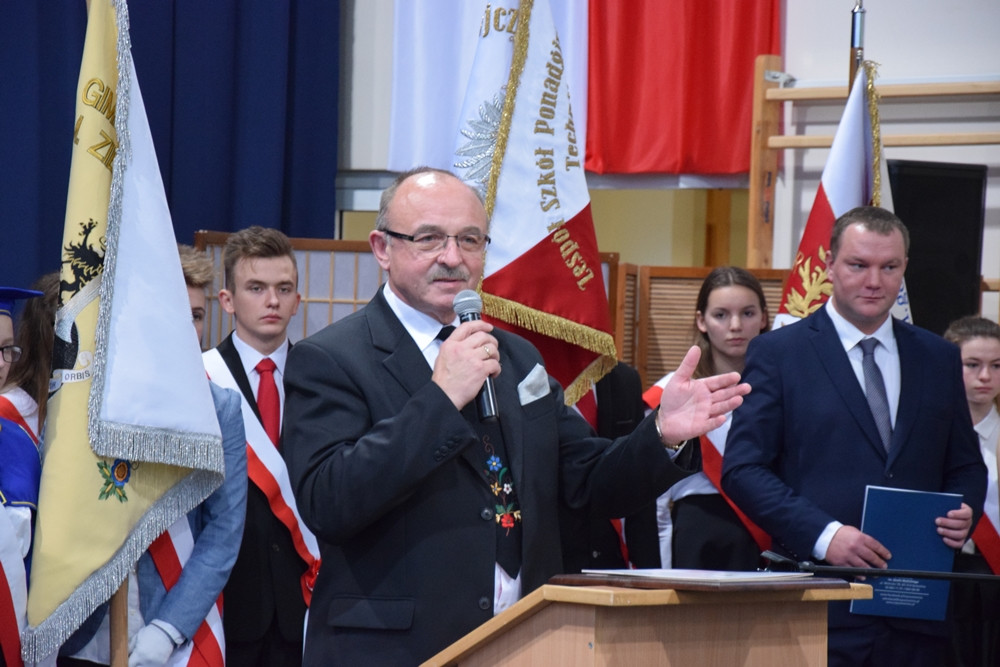 Jubileusz 35-lecia ZSP w Somoninie. Były podziękowania, gratulacje, tort i występ absolwentów