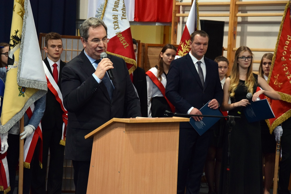 Jubileusz 35-lecia ZSP w Somoninie. Były podziękowania, gratulacje, tort i występ absolwentów