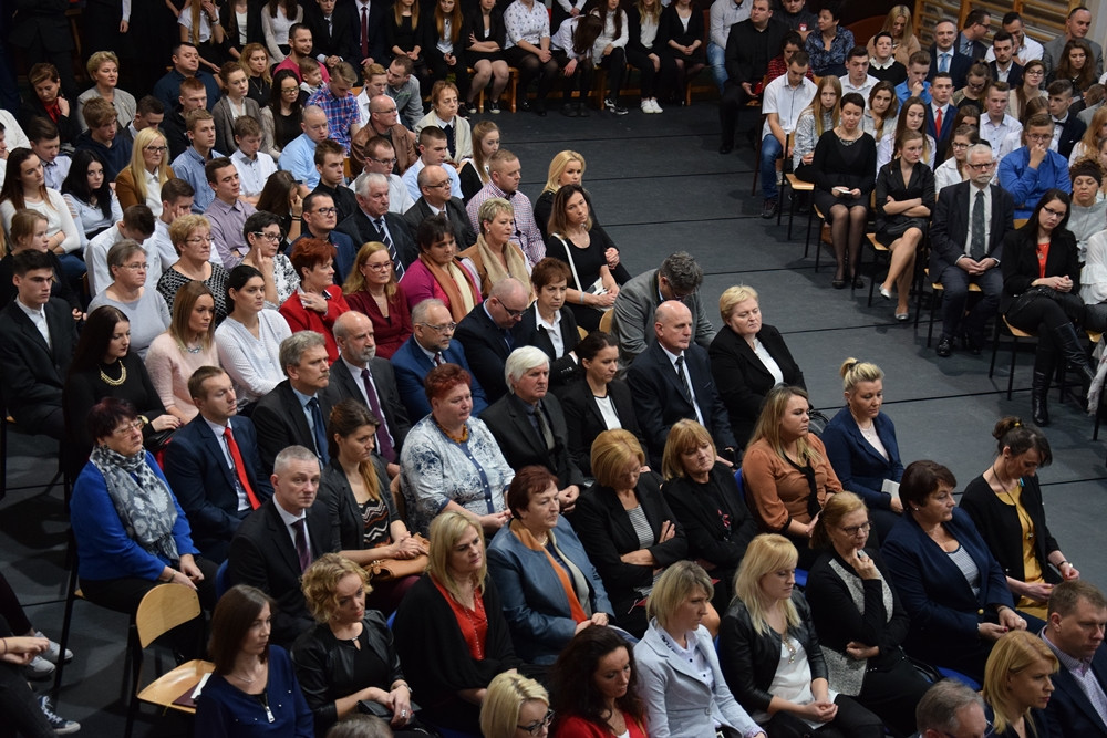 Jubileusz 35-lecia ZSP w Somoninie. Były podziękowania, gratulacje, tort i występ absolwentów