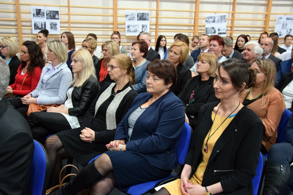 Jubileusz 35-lecia ZSP w Somoninie. Były podziękowania, gratulacje, tort i występ absolwentów