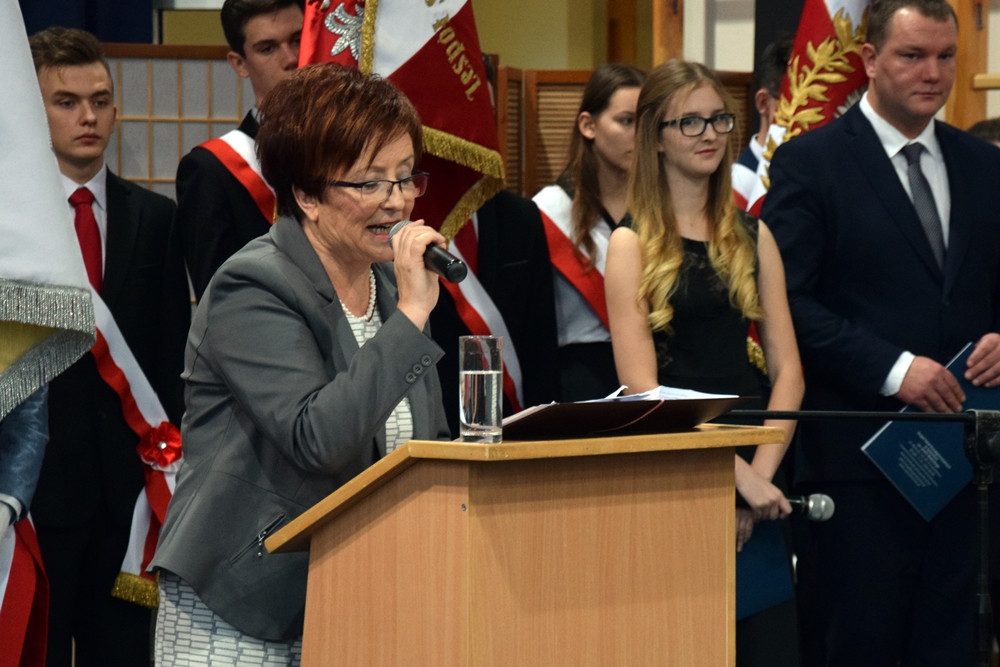 Jubileusz 35-lecia ZSP w Somoninie. Były podziękowania, gratulacje, tort i występ absolwentów