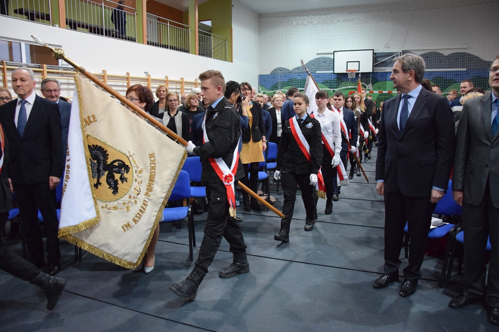 Jubileusz 35-lecia ZSP w Somoninie. Były podziękowania, gratulacje, tort i występ absolwentów