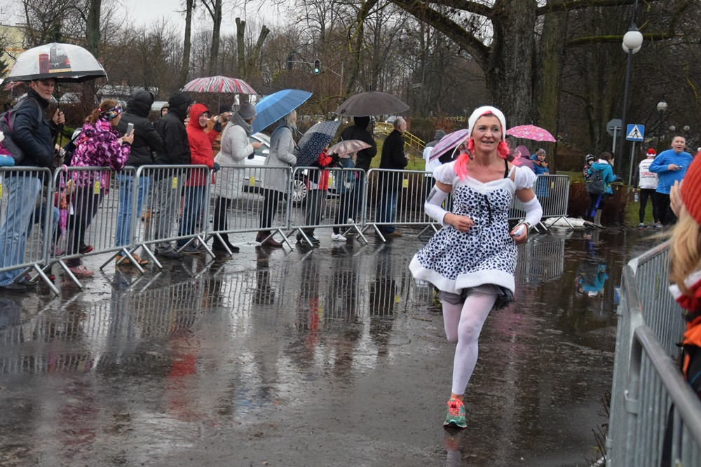 Mikołaje, śnieżynki, renifery biegały w Kartuzach, czyli Mikołajkowy Festiwal Zdrowia