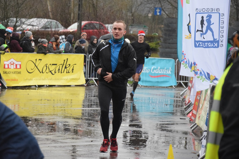 Mikołaje, śnieżynki, renifery biegały w Kartuzach, czyli Mikołajkowy Festiwal Zdrowia