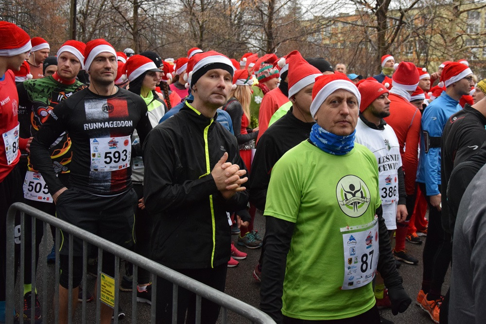 Mikołaje, śnieżynki, renifery biegały w Kartuzach, czyli Mikołajkowy Festiwal Zdrowia