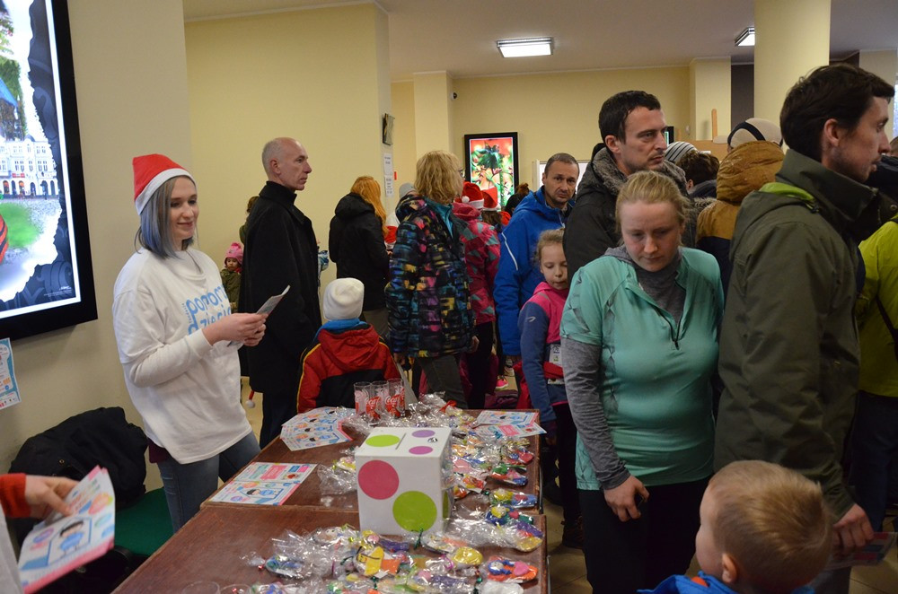 Mikołaje, śnieżynki, renifery biegały w Kartuzach, czyli Mikołajkowy Festiwal Zdrowia