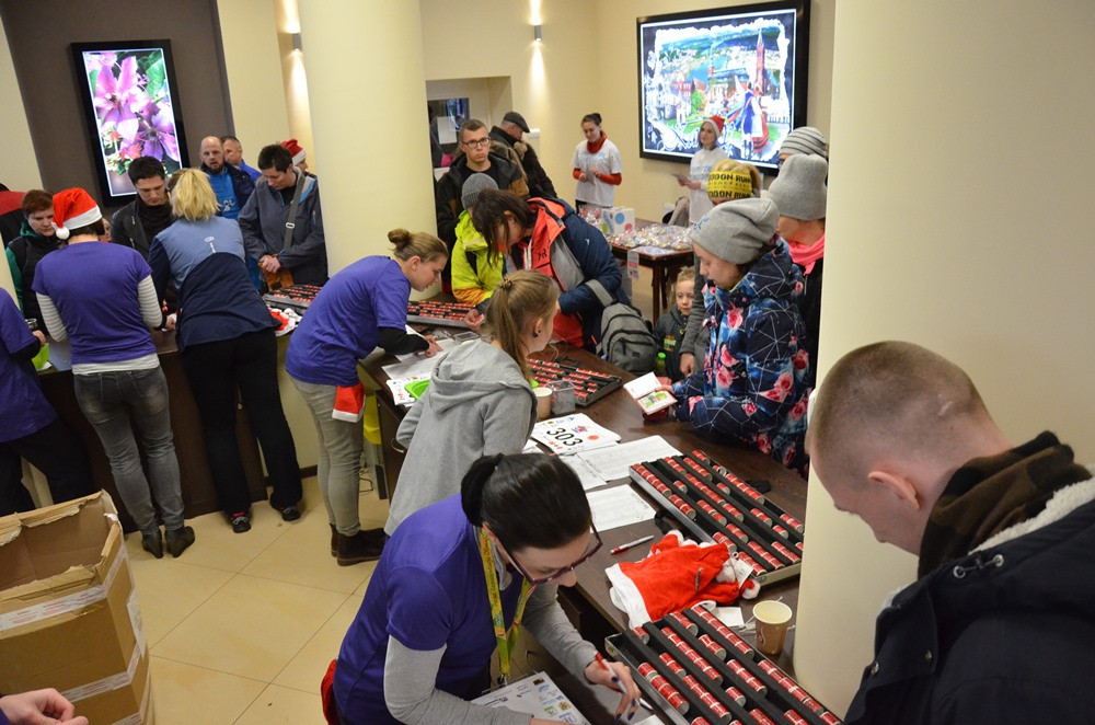 Mikołaje, śnieżynki, renifery biegały w Kartuzach, czyli Mikołajkowy Festiwal Zdrowia