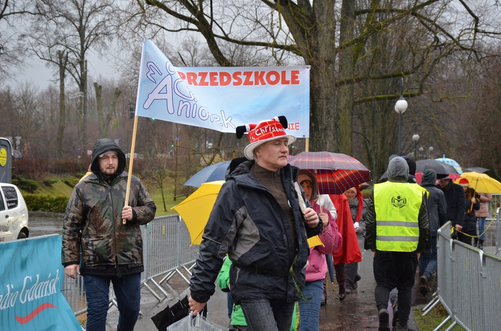 Mikołaje, śnieżynki, renifery biegały w Kartuzach, czyli Mikołajkowy Festiwal Zdrowia