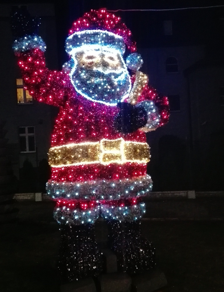 Świąteczne iluminacje. Zobacz, jak oświetlone są miejscowości w powiecie kartuskim
