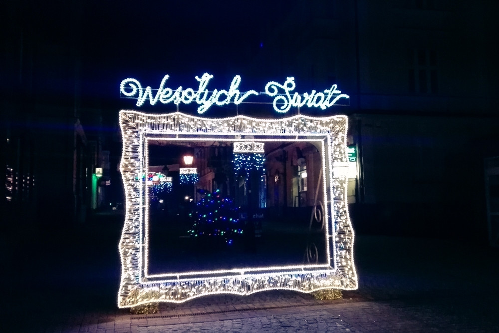 Świąteczne iluminacje. Zobacz, jak oświetlone są miejscowości w powiecie kartuskim