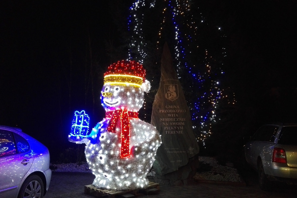 Świąteczne iluminacje. Zobacz, jak oświetlone są miejscowości w powiecie kartuskim