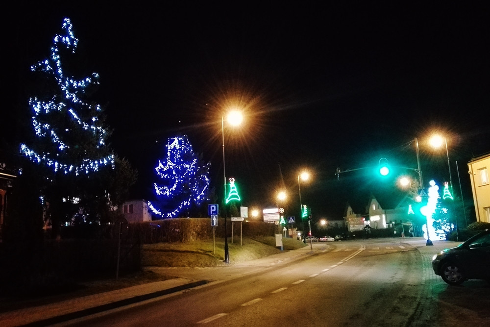 Świąteczne iluminacje. Zobacz, jak oświetlone są miejscowości w powiecie kartuskim