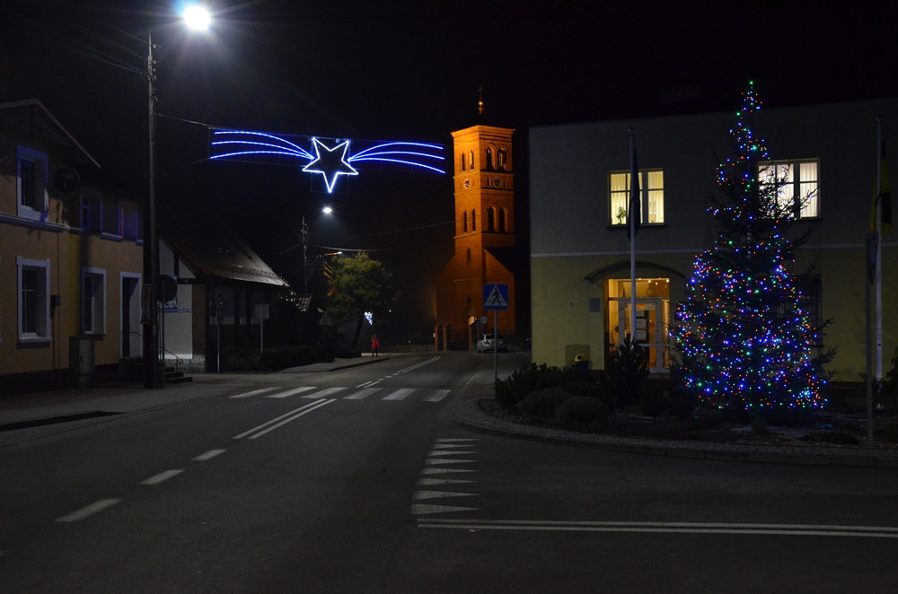 Świąteczne iluminacje. Zobacz, jak oświetlone są miejscowości w powiecie kartuskim