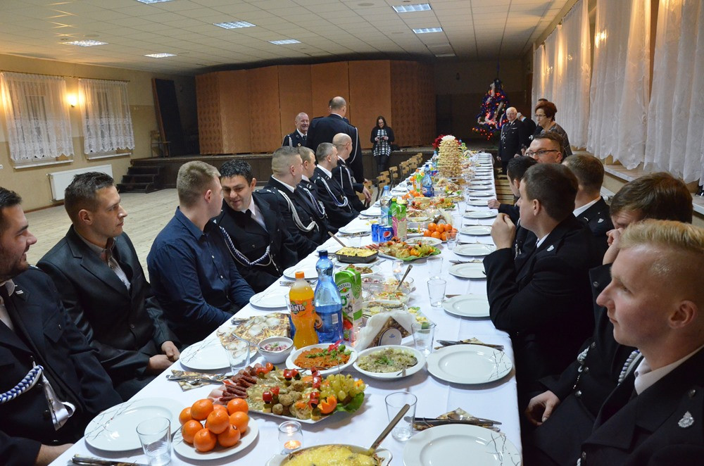 Strażacy z OSP Sierakowice oficjalnie odebrali nowy wóz bojowy