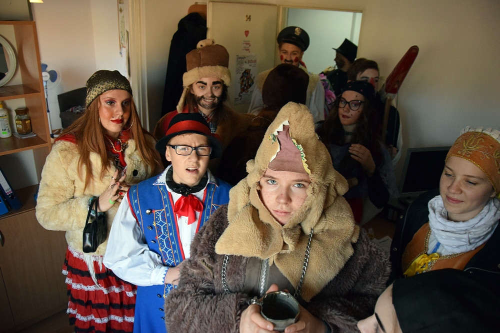Kolędnicy wędrują po mieście. Odwiedzili m.in. kartuskich radnych i naszą redakcję