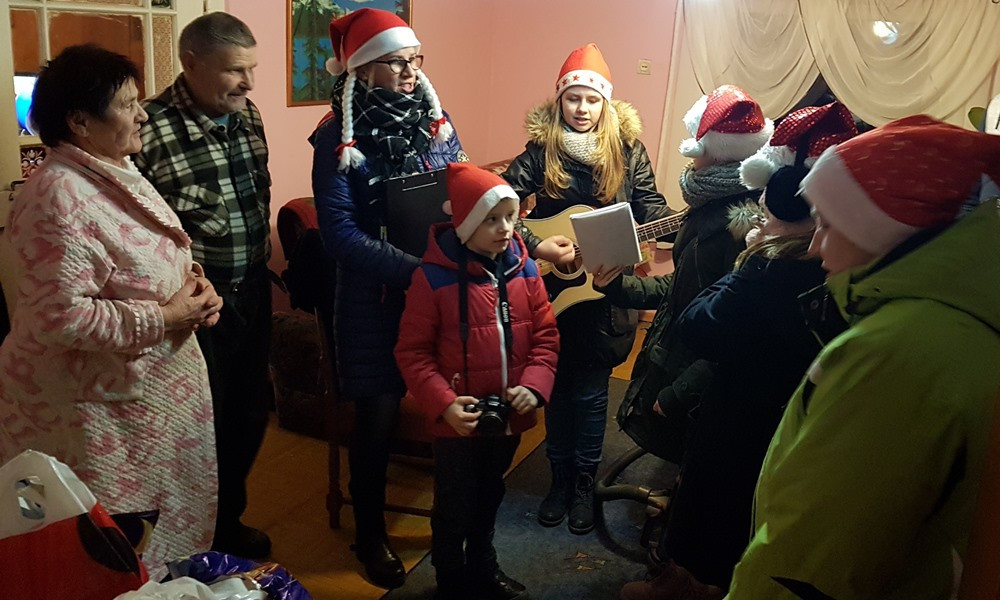 Wolontariusze z Somonina obdarowali seniorów i osoby samotne