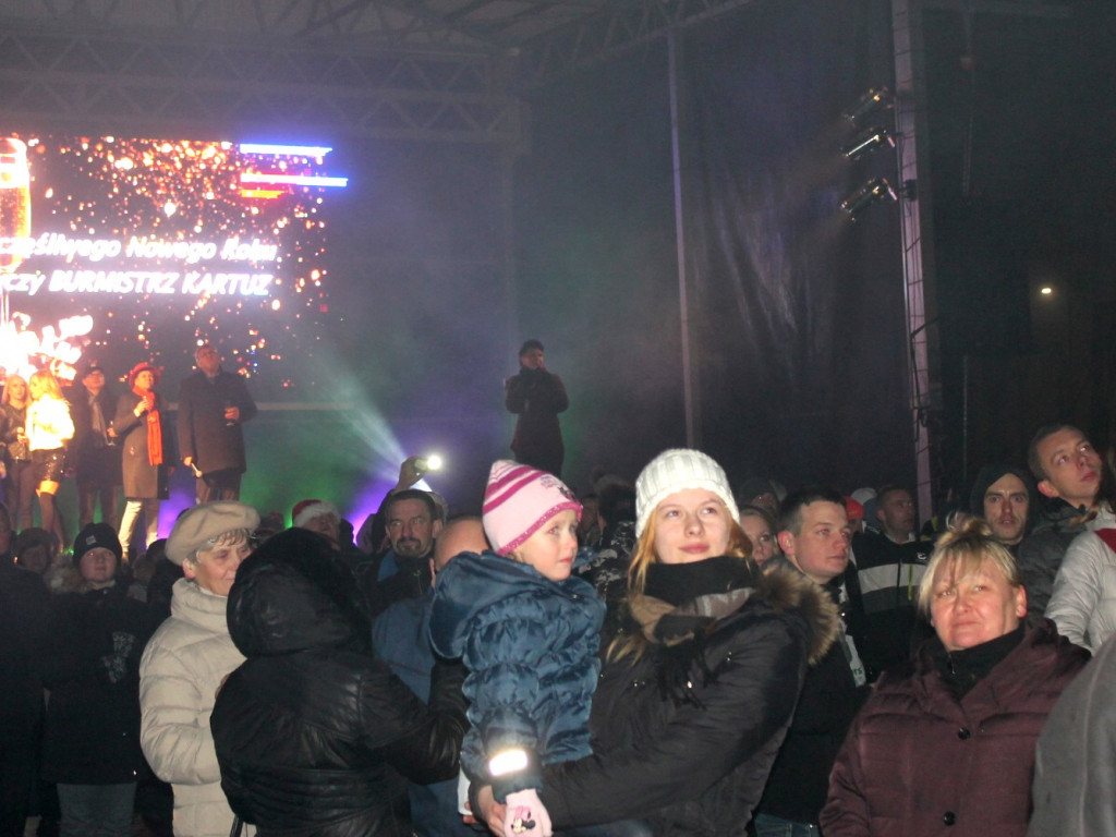 Kartuzianie hucznie powitali Nowy Rok. Były życzenia od burmistrza i zabawa w rytmach disco polo