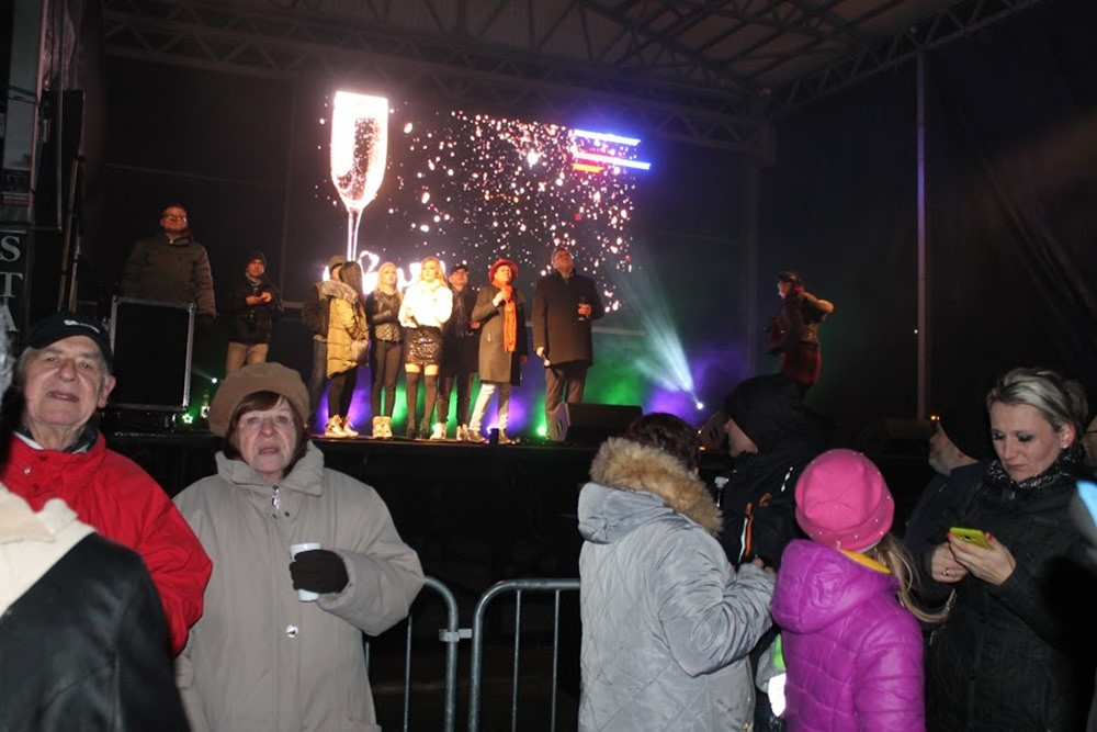 Kartuzianie hucznie powitali Nowy Rok. Były życzenia od burmistrza i zabawa w rytmach disco polo