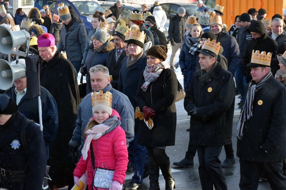 Żukowo. Kolorowy Orszak Trzech Króli przeszedł ulicami miasta