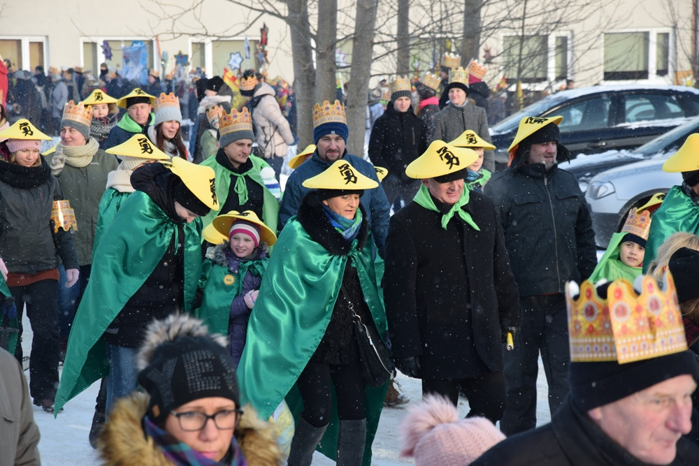 Żukowo. Kolorowy Orszak Trzech Króli przeszedł ulicami miasta