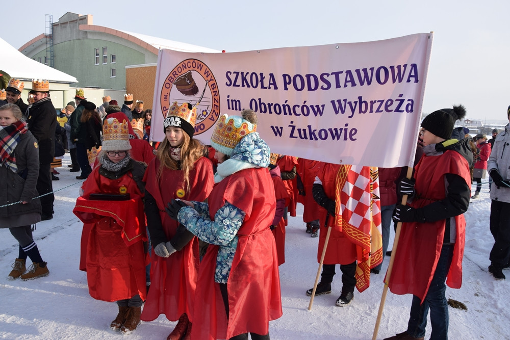 Żukowo. Kolorowy Orszak Trzech Króli przeszedł ulicami miasta