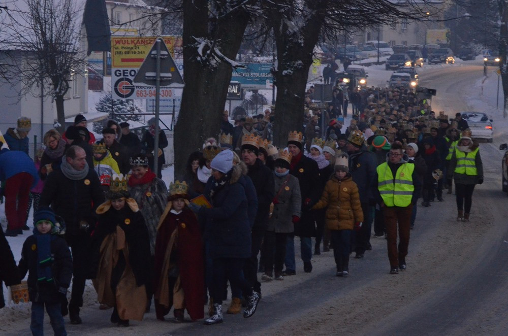 Orszak Trzech Króli przeszedł ulicami Sierakowic