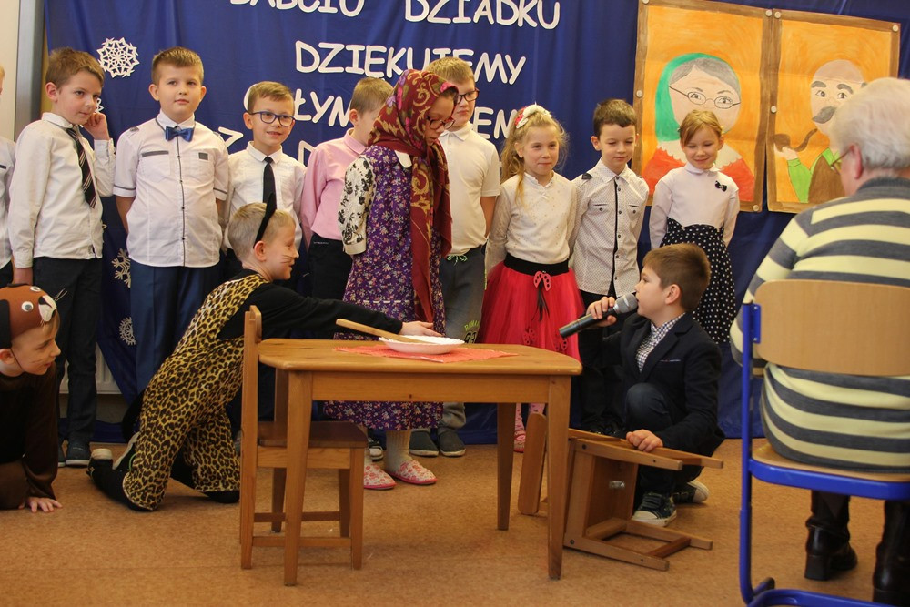 Przodkowo. Przedstawienie z niespodziankami dla babć i dziadków