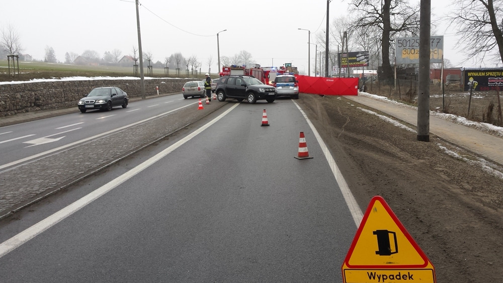 Lniska. Audi uderzyło w słup, nie żyje 29-latek