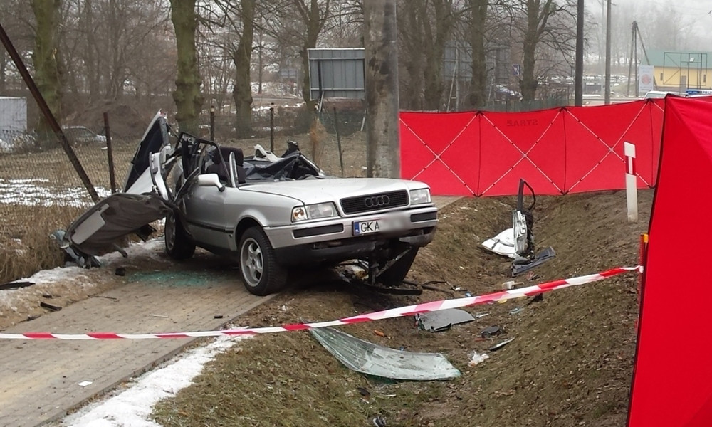 Lniska. Audi uderzyło w słup, nie żyje 29-latek