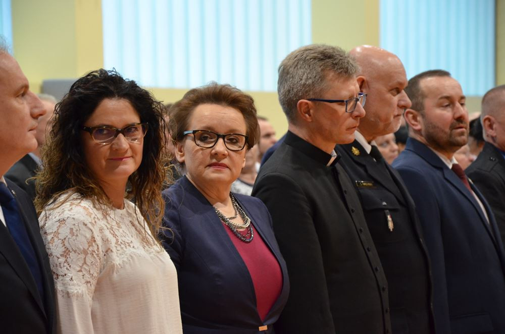 Borcz. Minister edukacji wzięła udział w otwarciu hali sportowej