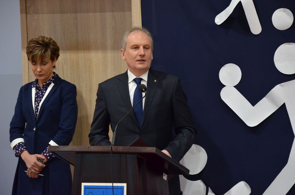 Borcz. Minister edukacji wzięła udział w otwarciu hali sportowej