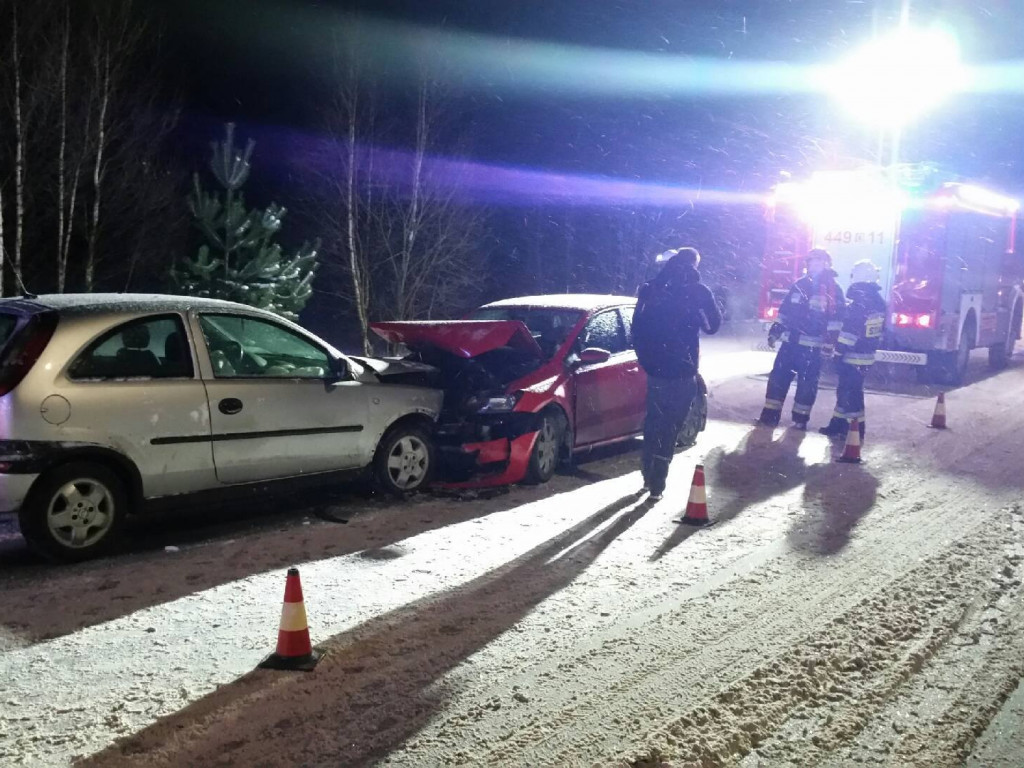 Wypadki koło Leszna i Mezowa. Trzy osoby trafiły do szpitala