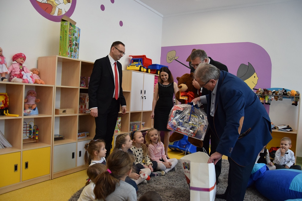 Przedszkolaki z Kiełpina i Kartuz będą się uczyć w bajkowych pomieszczeniach