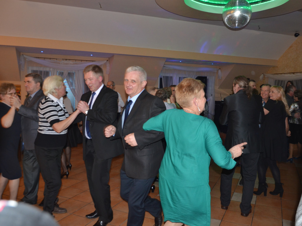 Seniorzy z Grzybna i Kalisk bawili się na wspólnym karnawałowym balu