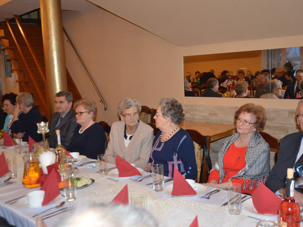 Seniorzy z Grzybna i Kalisk bawili się na wspólnym karnawałowym balu