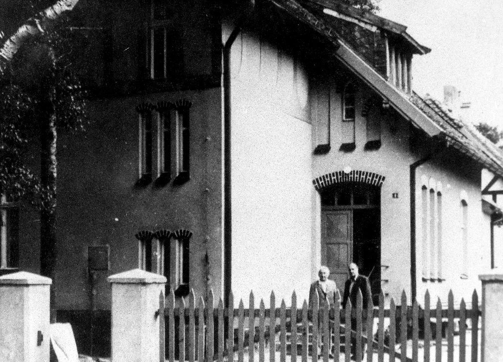 Więzienie i tortury w piwnicach dzisiejszego Muzeum Kaszubskiego. Mieścił się tu Urząd Bezpieczeństwa