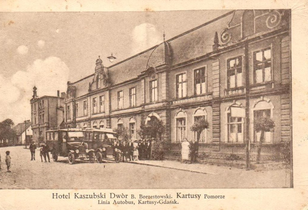 Więzienie i tortury w piwnicach dzisiejszego Muzeum Kaszubskiego. Mieścił się tu Urząd Bezpieczeństwa