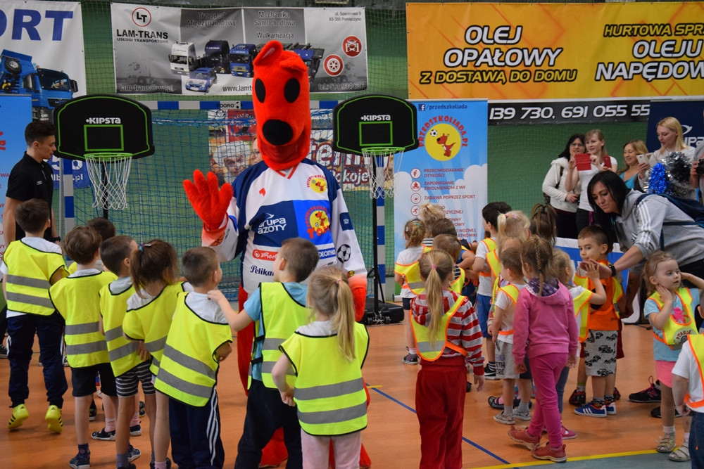 Przodkowo. Przedszkolaki trenowały z zawodowymi sportowcami