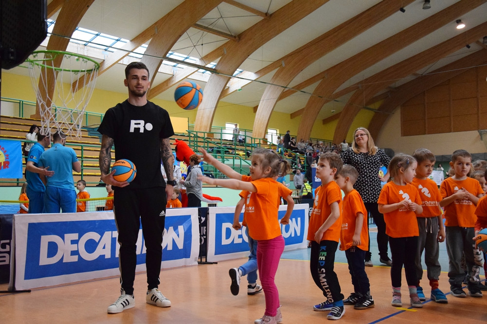 Przodkowo. Przedszkolaki trenowały z zawodowymi sportowcami