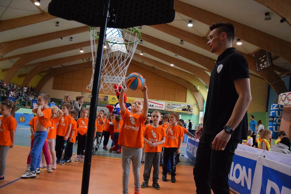 Przodkowo. Przedszkolaki trenowały z zawodowymi sportowcami