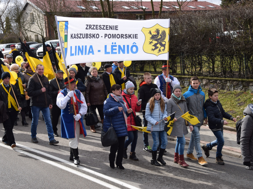 Chmielno. Dzień Jedności Kaszubów. Zagrało 351 akordeonistów, tym razem rekord nie został pobity