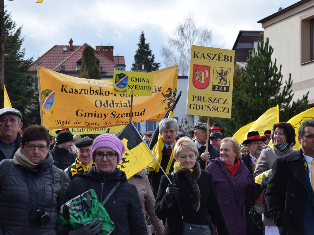 Chmielno. Dzień Jedności Kaszubów. Zagrało 351 akordeonistów, tym razem rekord nie został pobity