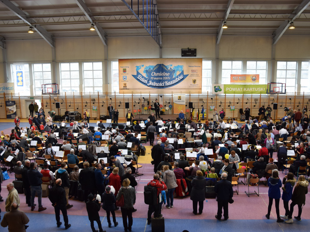 Chmielno. Dzień Jedności Kaszubów. Zagrało 351 akordeonistów, tym razem rekord nie został pobity