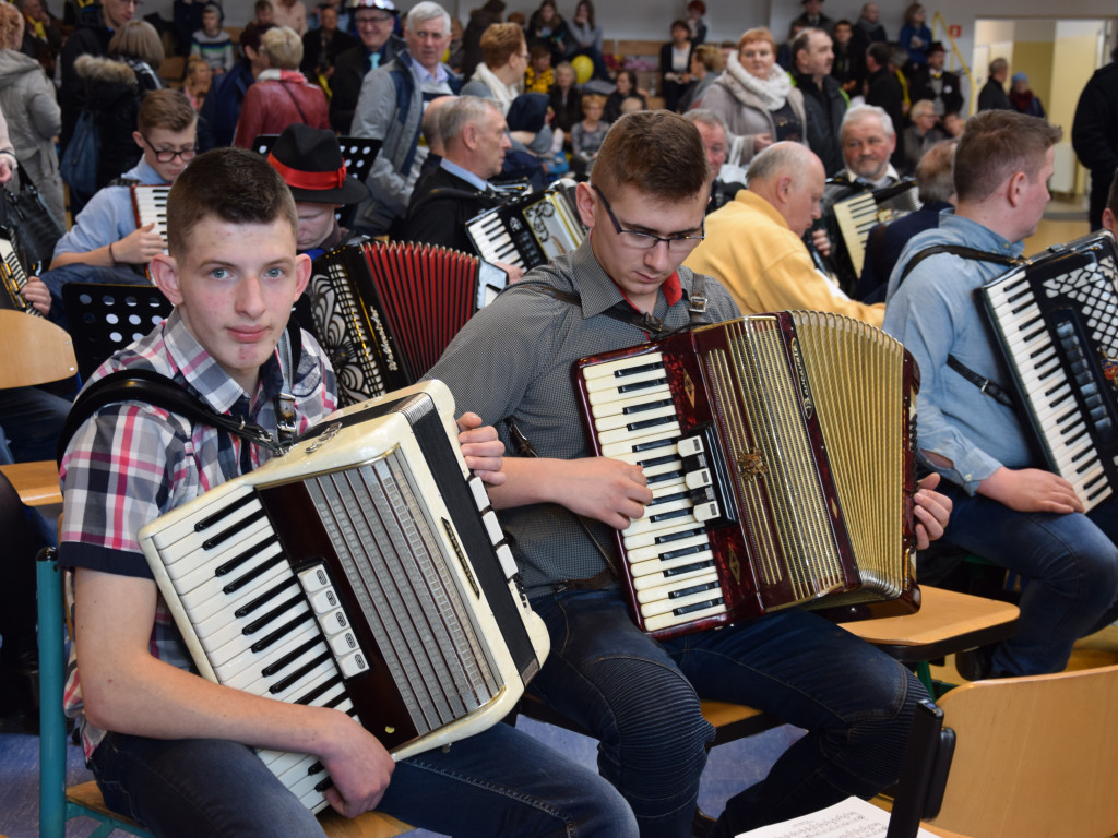 Chmielno. Dzień Jedności Kaszubów. Zagrało 351 akordeonistów, tym razem rekord nie został pobity