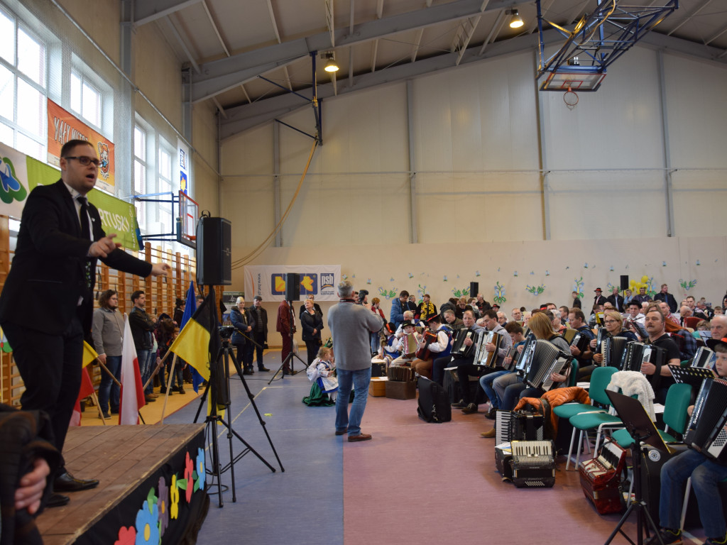 Chmielno. Dzień Jedności Kaszubów. Zagrało 351 akordeonistów, tym razem rekord nie został pobity