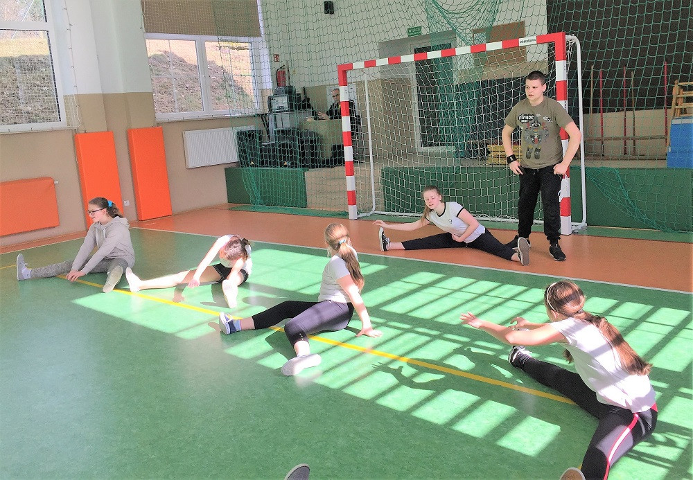 Borkowo. Pierwszego dnia wiosny uczniowie zamienili się rolami z nauczycielami