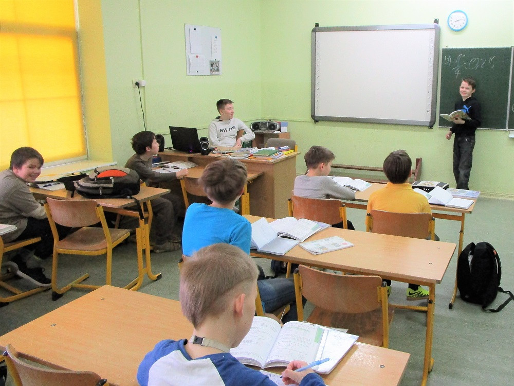 Borkowo. Pierwszego dnia wiosny uczniowie zamienili się rolami z nauczycielami