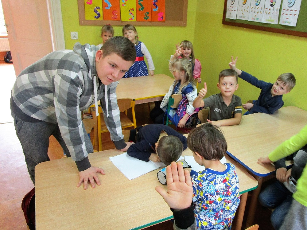 Borkowo. Pierwszego dnia wiosny uczniowie zamienili się rolami z nauczycielami