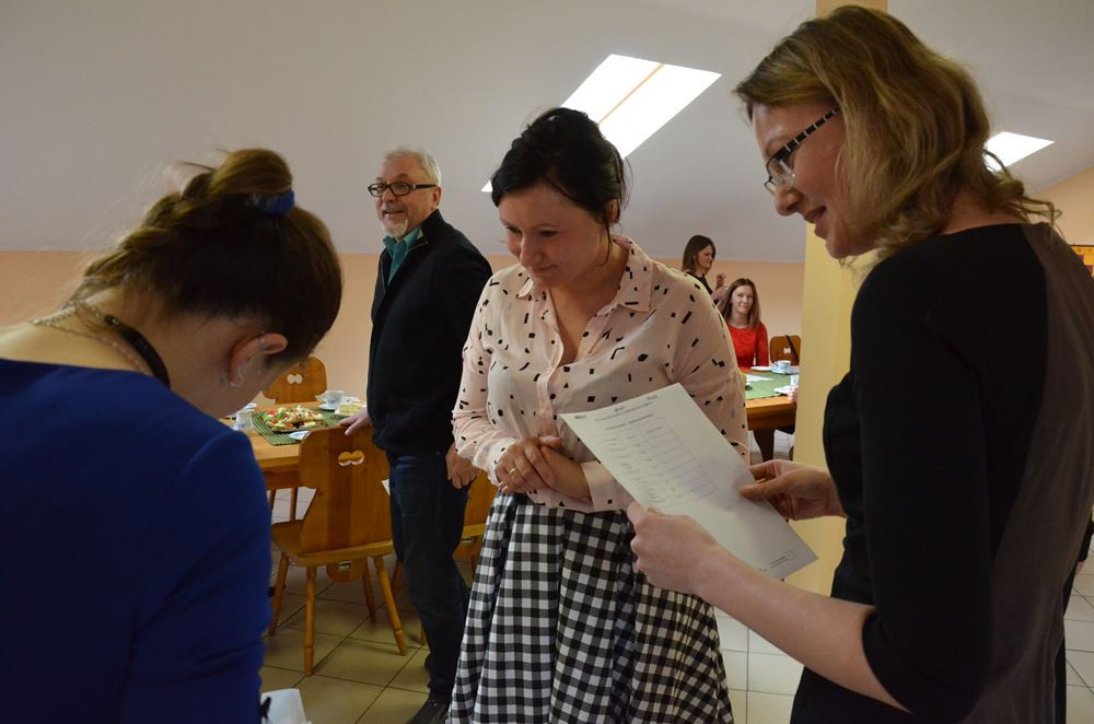 Sulęczyno. Panie odebrały certyfikaty ukończenia kursów z księgowości